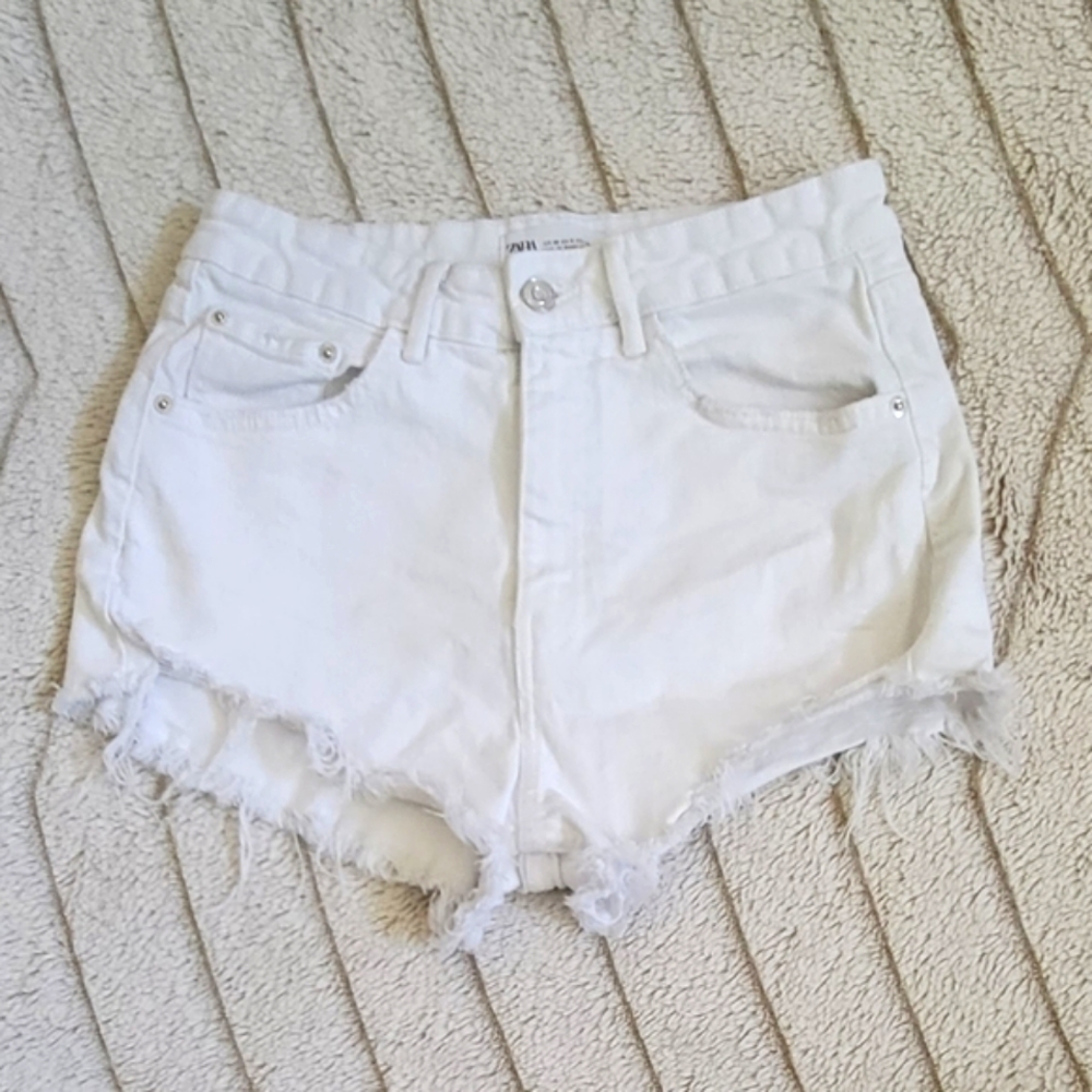 Zara High Rise Distressed Short - Picture 2 of 6